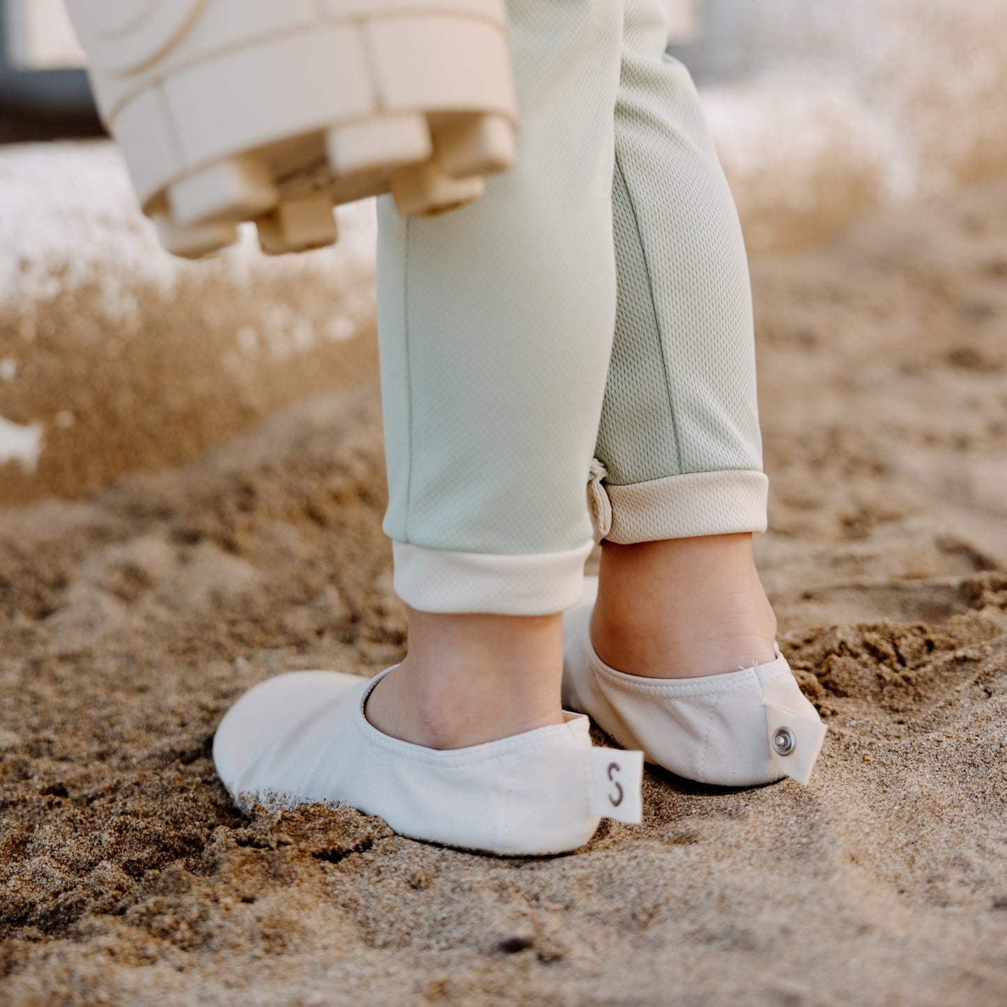 Anti-slip swim shoes